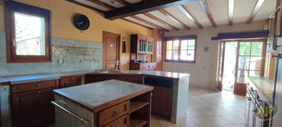 Maison - 236 m² - 7 pièces