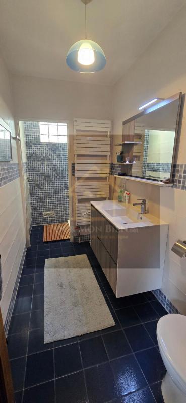 Propriété - 250 m² - 6 pièces