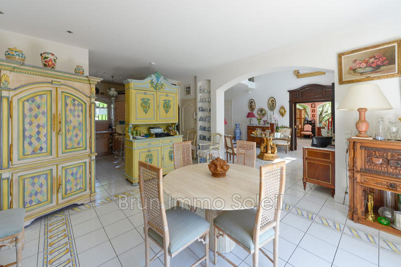 Maison - 305 m² - 7 pièces