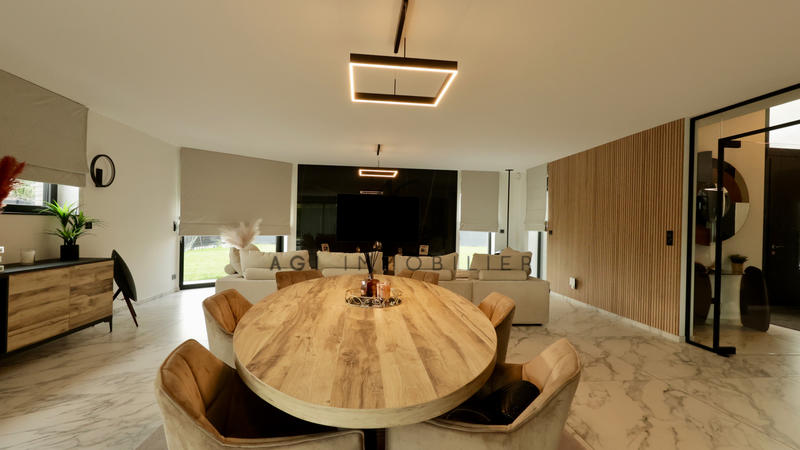 Maison - 228 m² - 5 pièces