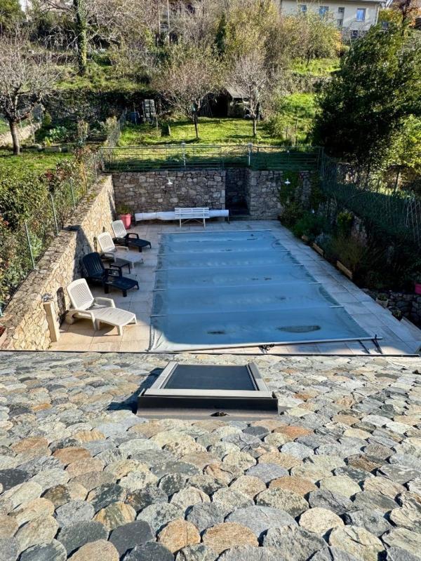 Maison traditionnelle - 175 m² - 9 pièces