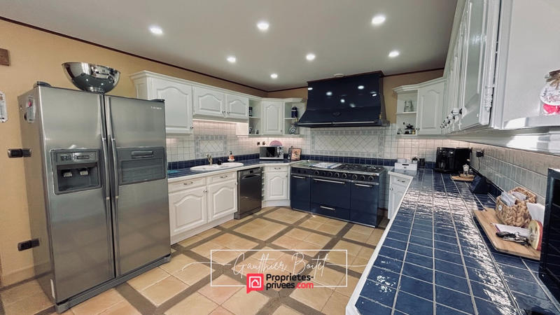 Maison - 350 m² - 9 pièces
