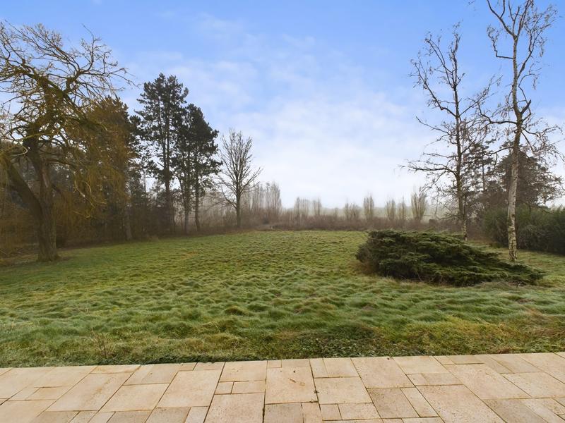 Maison - 245 m² - 9 pièces