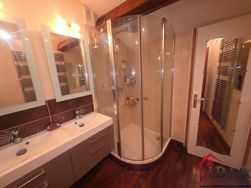 Maison - 252 m² - 7 pièces