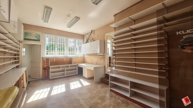 Local commercial - 75 m² - 4 pièces