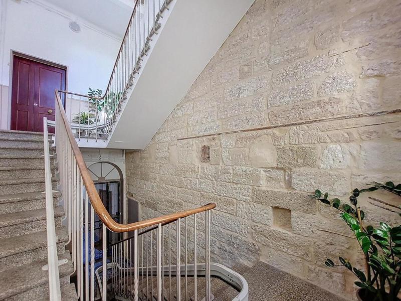 Studio - 135 m² - 5 pièces