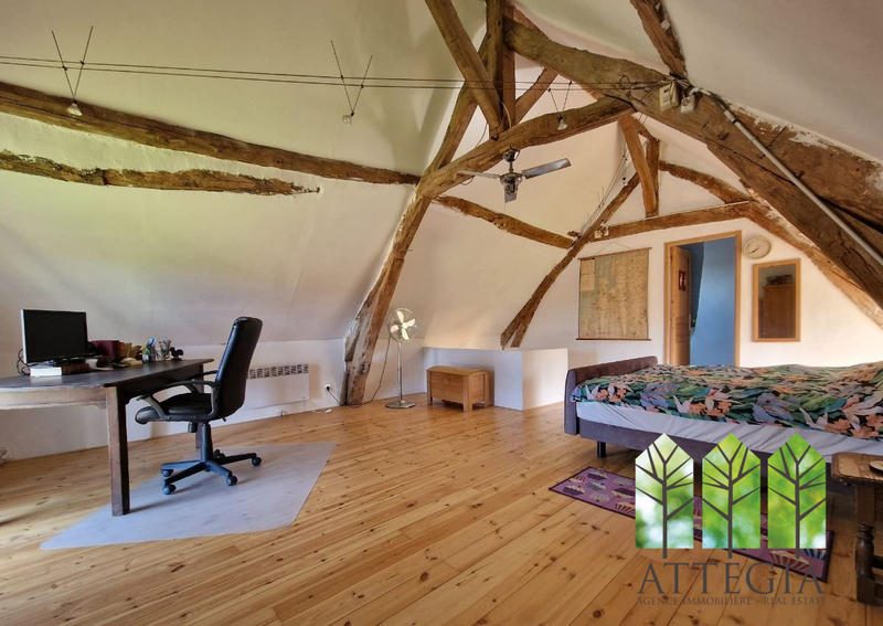 Maison traditionnelle - 151 m² - 7 pièces