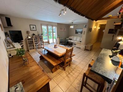 Maison - 205 m² - 9 pièces