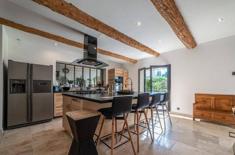 Mas - 530 m² - 8 pièces