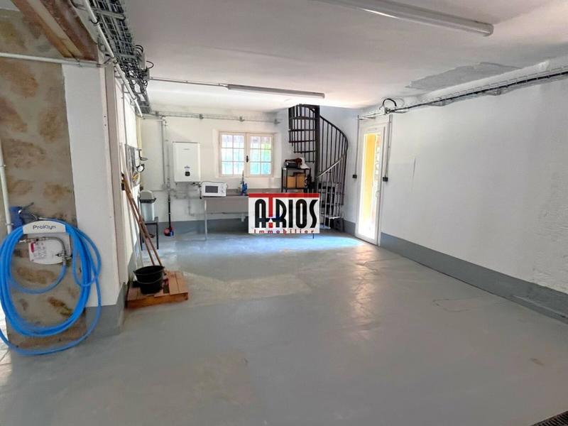 Local d'activité / Entrepôt - 169 m²