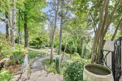 Propriété - 230 m² - 8 pièces