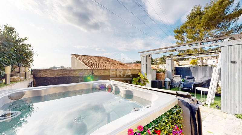 Maison - 94 m² - 5 pièces