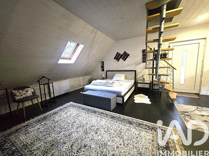 Maison - 210 m² - 7 pièces