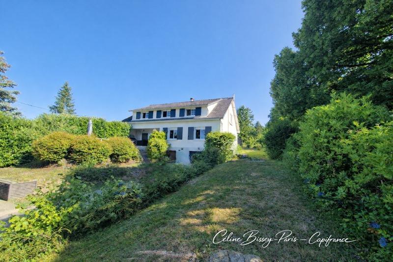 Maison - 222 m² - 8 pièces