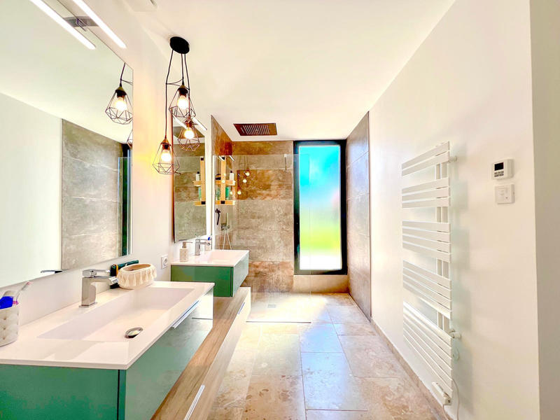 Maison contemporaine - 290 m² - 8 pièces