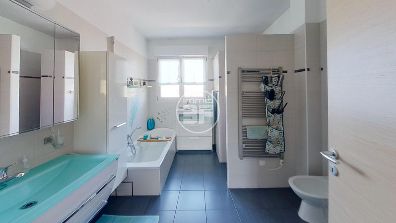 Maison - 260 m² - 6 pièces