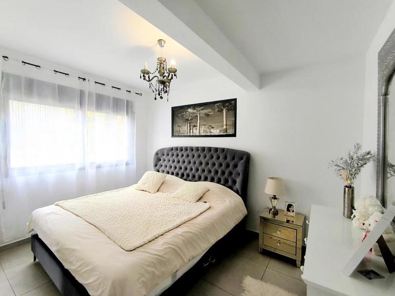 Maison - 93 m² - 4 pièces