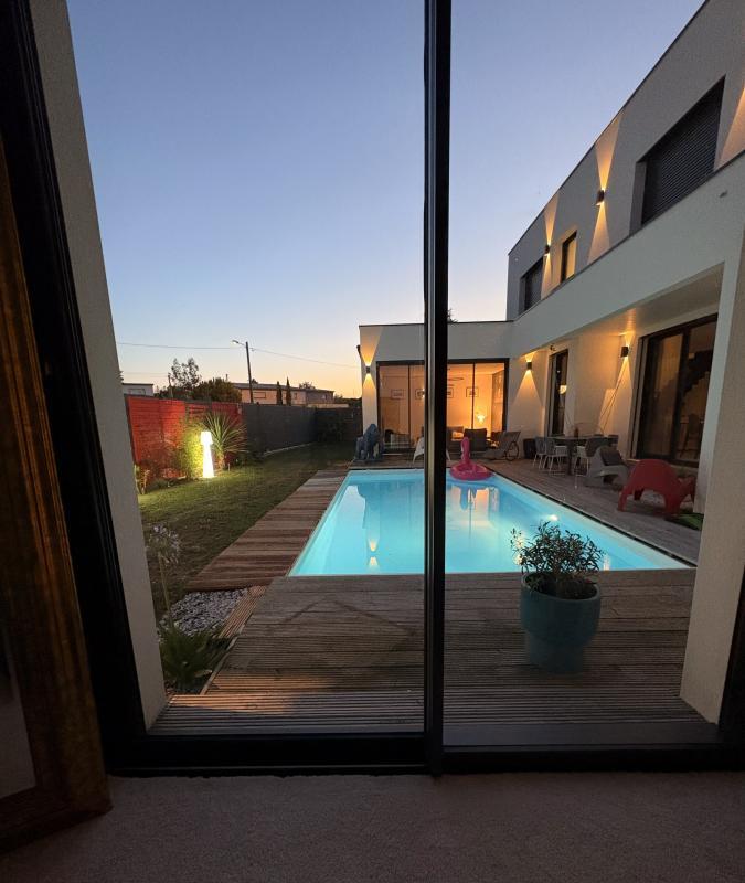 Maison - 201 m² - 8 pièces