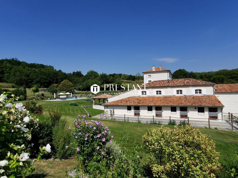 Maison de domaine - 755 m² - 18 pièces