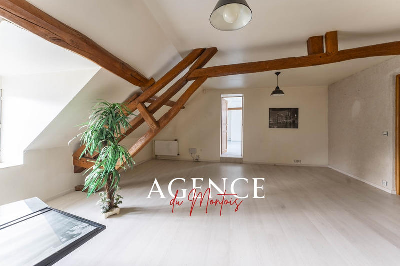 Maison - 251 m² - 5 pièces