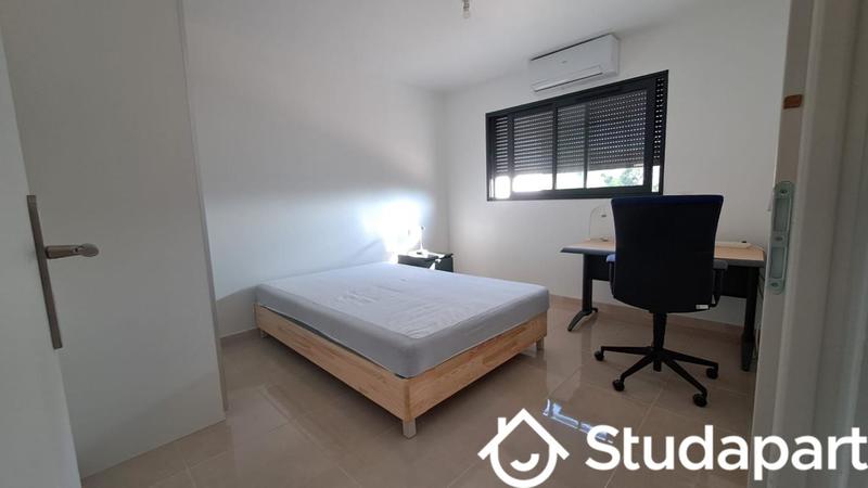 Chambre - 12 m² - 1 pièce