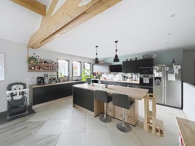 Maison - 203 m² - 5 pièces