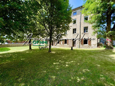 Maison - 846 m² - 26 pièces