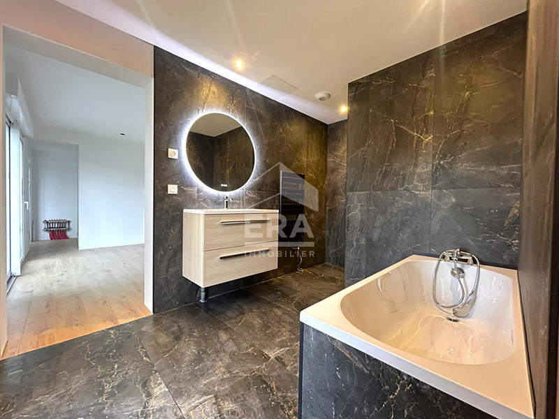 Maison - 165 m² - 8 pièces