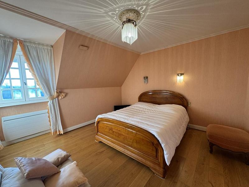 Maison - 209 m² - 9 pièces