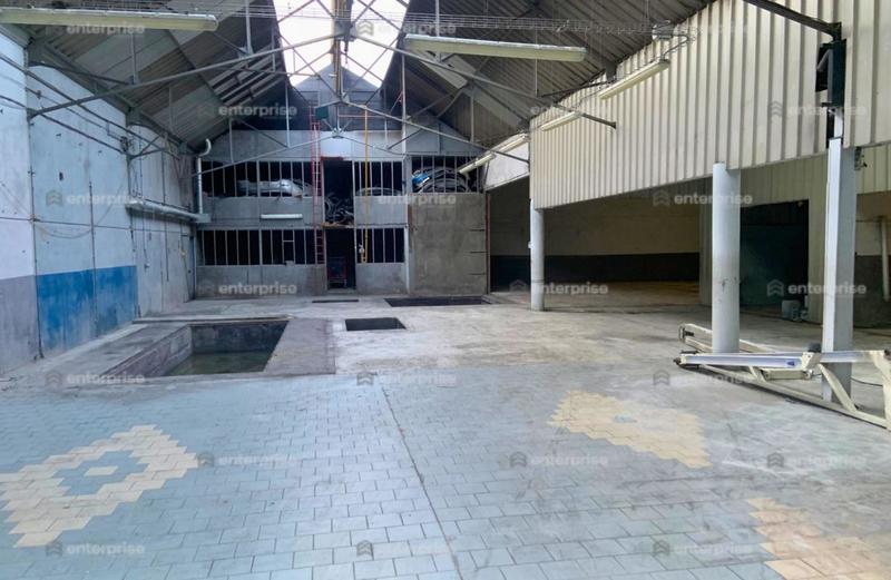 Local d'activité / Entrepôt - 700 m²