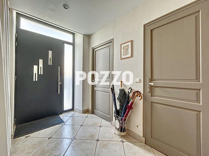 Maison - 305 m² - 10 pièces