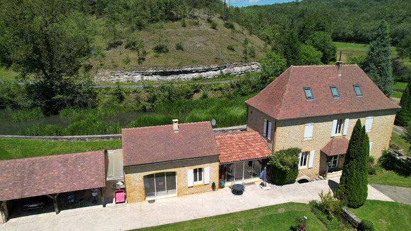 Maison - 279 m² - 9 pièces