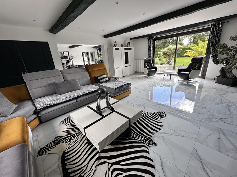 Propriété - 350 m² - 8 pièces