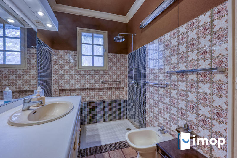 Villa - 201 m² - 11 pièces