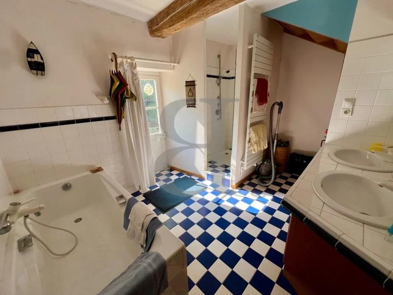 Propriété - 367 m² - 11 pièces