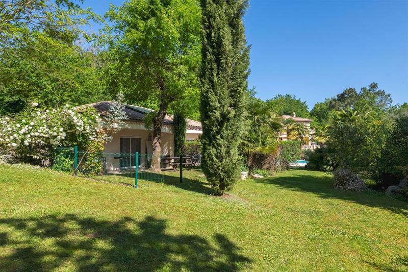 Maison - 340 m² - 11 pièces