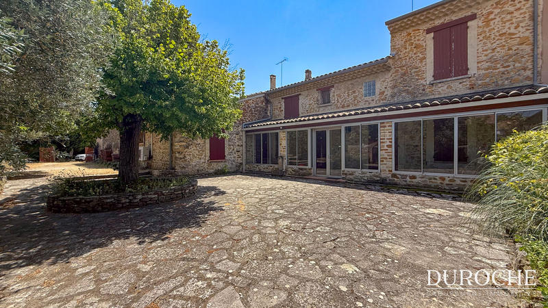 Mas - 245 m² - 7 pièces