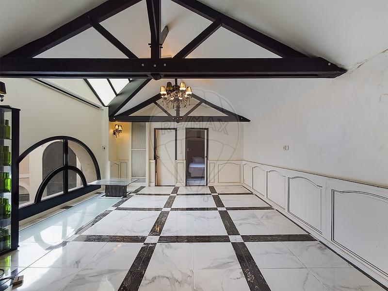 Hôtel particulier - 501 m² - 15 pièces