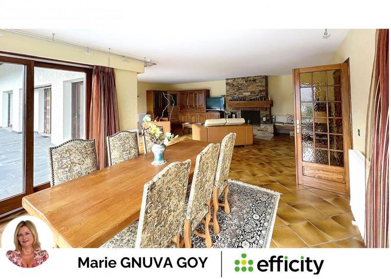 Maison - 280 m² - 10 pièces