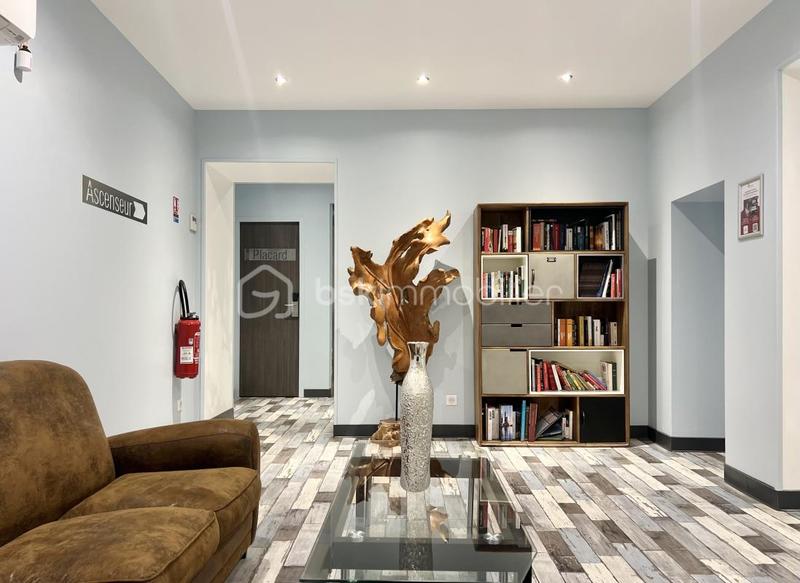 Bureau - 1 300 m² - 38 pièces