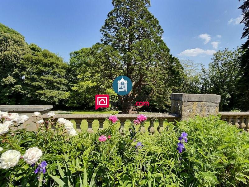 Maison - 600 m² - 32 pièces