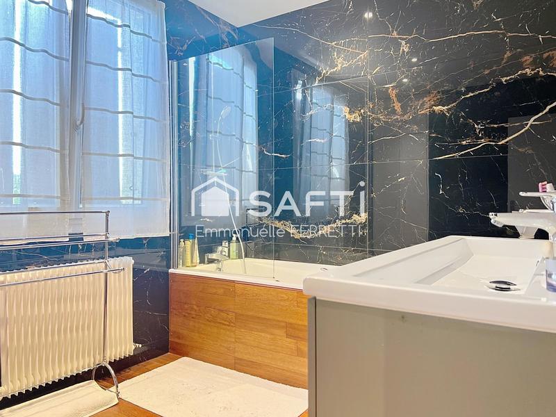 Maison - 291 m² - 8 pièces