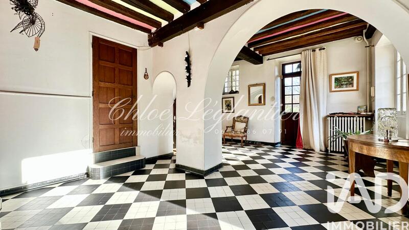 Maison - 311 m² - 8 pièces