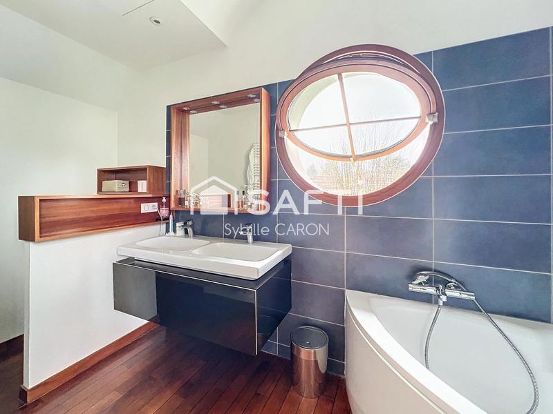 Maison - 205 m² - 8 pièces