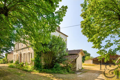 Maison - 250 m² - 9 pièces