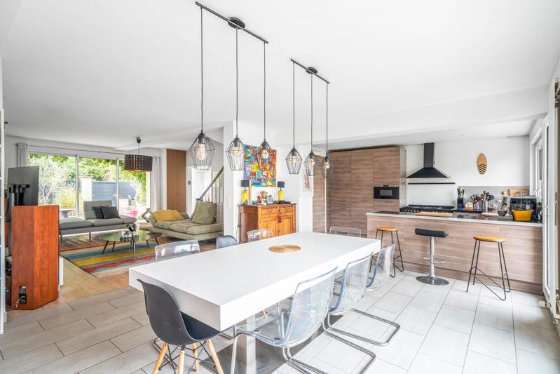 Maison - 208 m² - 7 pièces