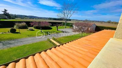 Villa - 205 m² - 9 pièces