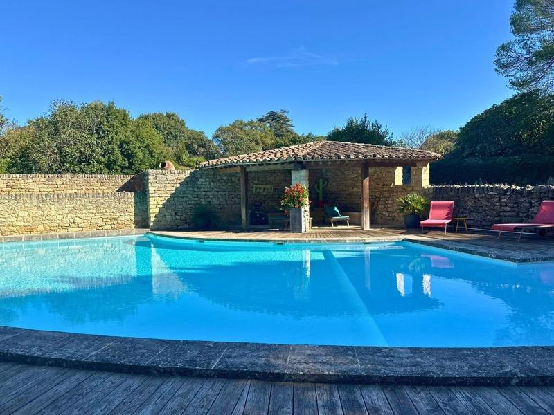 Mas - 420 m² - 14 pièces