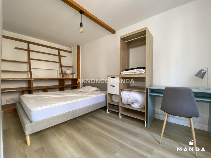 Chambre - 9 m² - 5 pièces