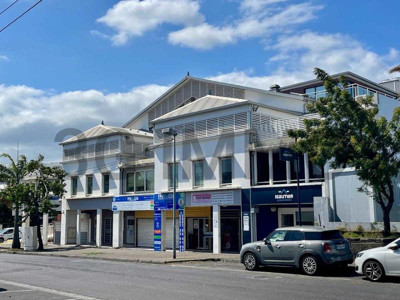 Local commercial - 97 m² - 4 pièces